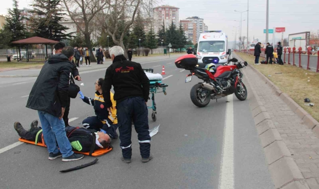 Motosikletin çarptığı yayayı hayata döndürmek için seferber oldular