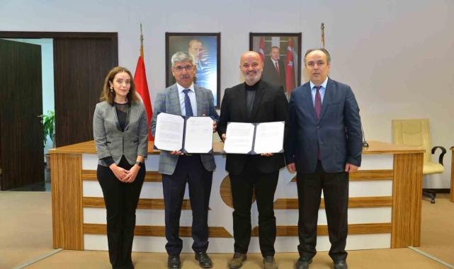 MSKÜ'lü öğretmen adayları için "Toplum İçin El Ele" projesi başladı