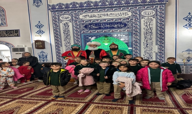 Mudurnu&#039;da çocuklar camide tiyatro oyunu izledi