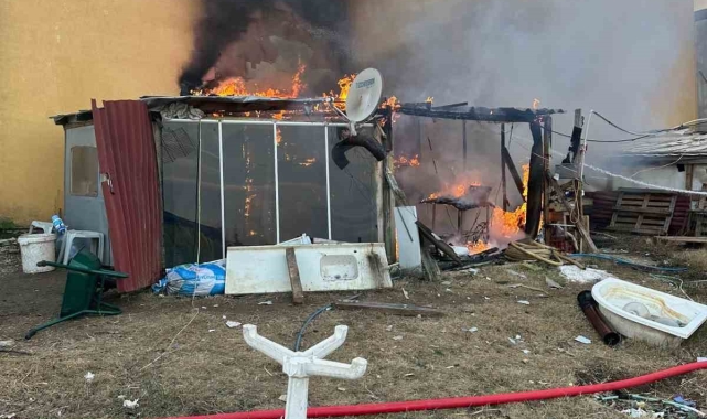 Muratlı Sanayi Sitesi&#039;nde ağıl yangını