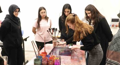 Muş'ta gençler için kültür-sanat atölyeleri devam ediyor