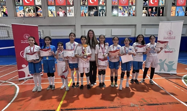 Muş'ta okul sporları voleybol il birinciliği müsabakaları tamamlandı