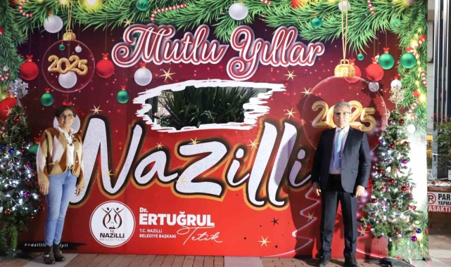 Nazilli Belediyesi'nden Cumhuriyet Meydanı'na özel platform ve ışıklandırma