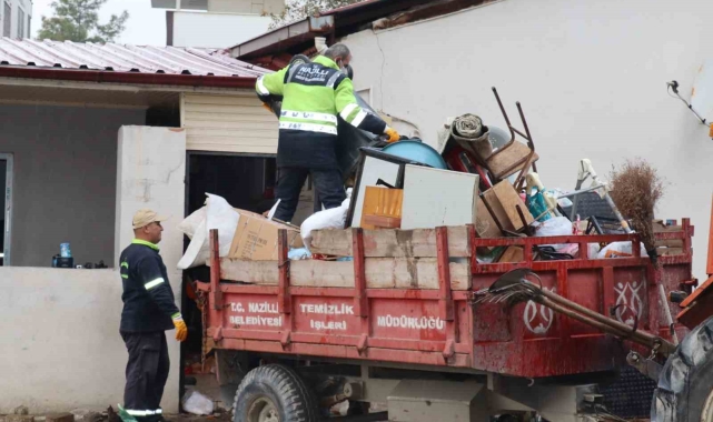 Nazilli'de çöp ev yedinci kez temizlendi