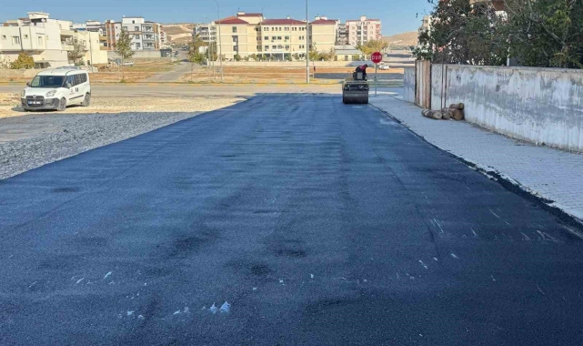 Nizip'te asfalt ekiplerinin mesaisi sürüyor