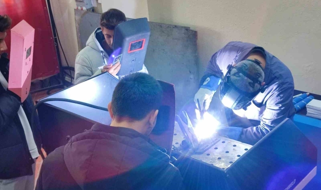 Öğrenciler kaynak yaptı