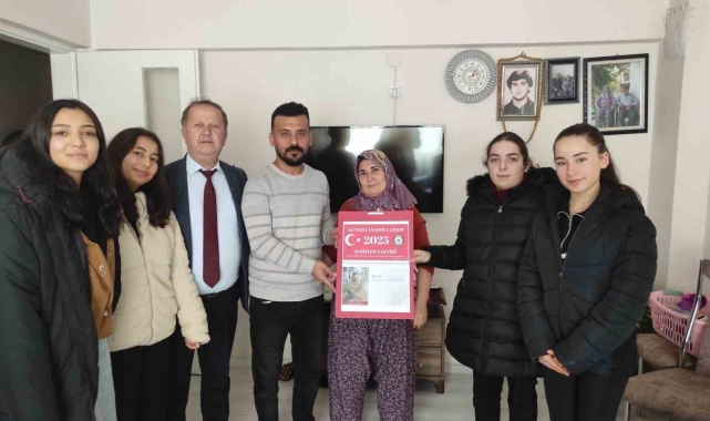 Öğrencilerden Gördesli şehitlere vefa