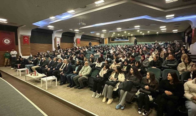 Öğrencilere 'dezenformasyon' konferansı