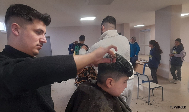 Öğrencilerinden kuaförlük eğitiminde pratik deneyim