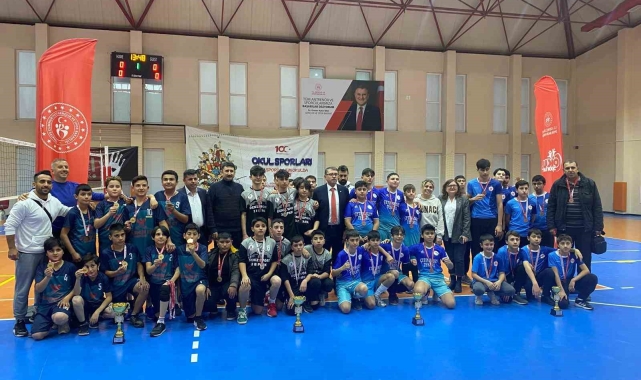 Okul Sporları Voleybol Yıldız Erkek ve Kız maçları sona erdi