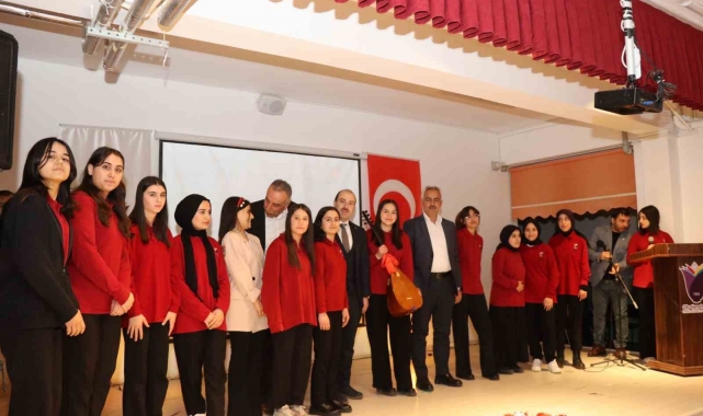 Oltu'da liseliler 'Anadolu'dan Yükselen Ezgiler'de ter döktü