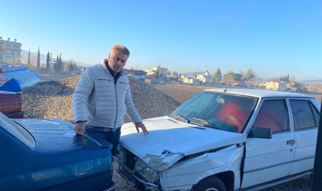 Osmaniye'de kontrolden çıkan pikap oto galerideki araçlara çarptı