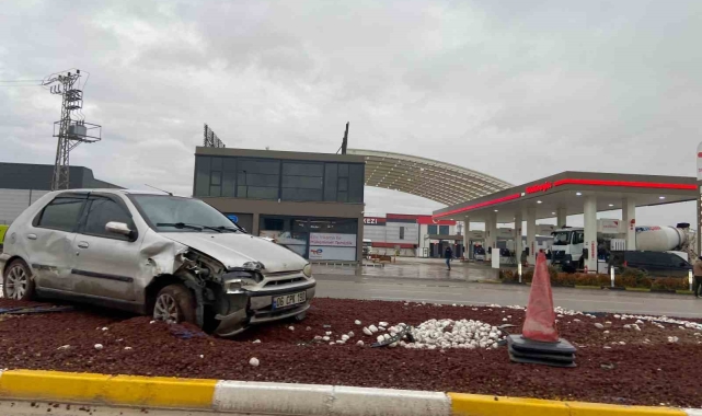 Otomobil elektrikli bisiklete çarptı: 1 yaralı