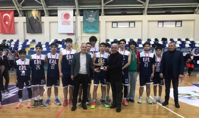 Potanın şampiyonu Erzurum Anadolu Lisesi