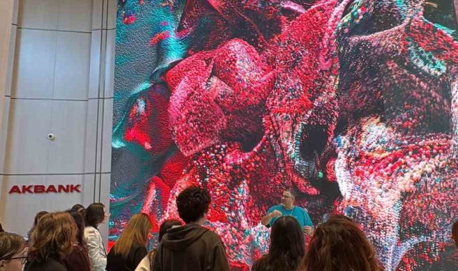 Refik Anadol'un yapay zeka eseri öğrencilerle buluşuyor