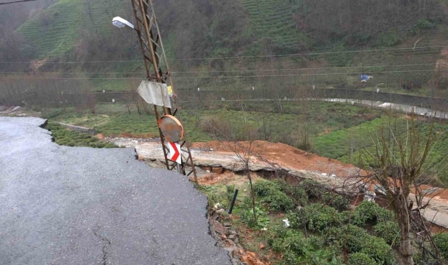Rize'de yol çöktü, 4 köye ulaşım kapandı
