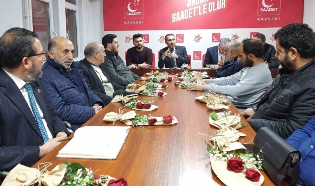 Saadet Partisi'nden aile değerlerine vurgu: Eşlere çiçek sürprizi
