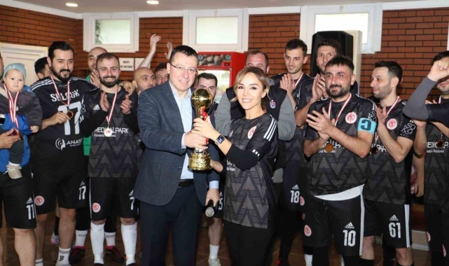 Sağlıkçıların turnuvasının şampiyonu Medical Park Karadeniz Hastanesi oldu