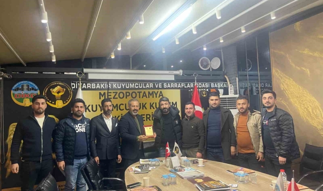 Sahte altın tespit eden kuyumcuya plaket