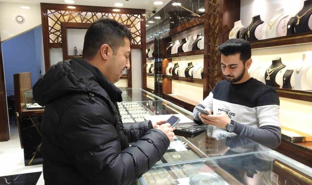 Sahte dolar iddiaları vatandaşları altına yönlendirdi