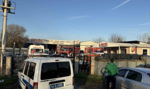 Sakarya'da çit sistemleri üretim tesisinde yangın