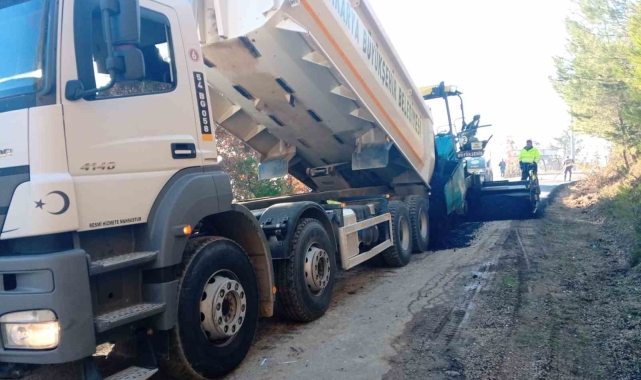 Sakarya'da şehrin en uzak noktasına asfalt atağı