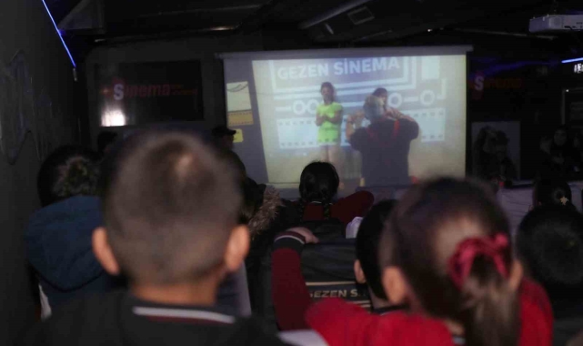 Sakarya'da sinema çocukların ayağına gidiyor