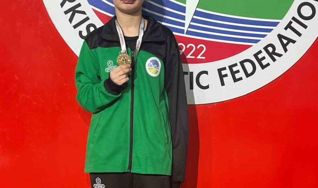 Sakaryalı özel atletizm sporcusu İstanbul'dan şampiyon döndü