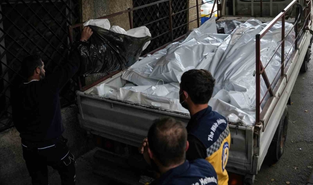Şam'da toplu mezarlardan çıkarılan sahipsiz cenazeler defnediliyor