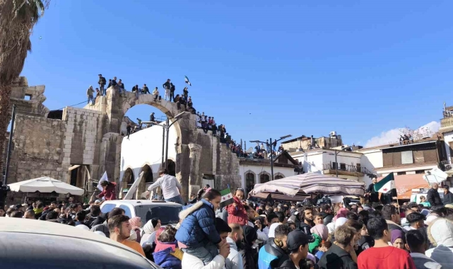 Şam'daki tarihi Emevi Camii'nin zincirleri kırıldı