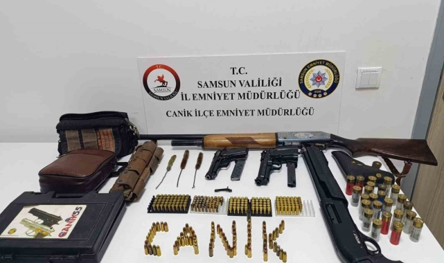 Samsun'da bir evde çok sayıda silah ve mühimmat ele geçirildi