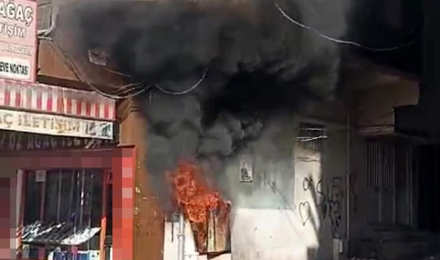 Şanlıurfa'da elektrik panosunda korkutan yangın kamerada
