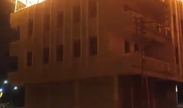 Şanlıurfa'da metruk binada yangın paniği
