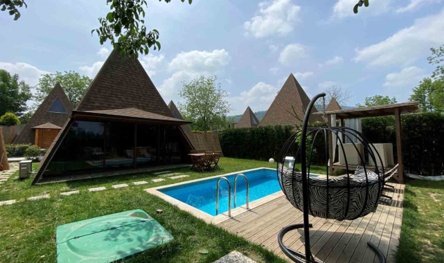 Sapanca'daki bungalovlar doldu: İki günlük tatil 15 ila 40 bin lira arasında