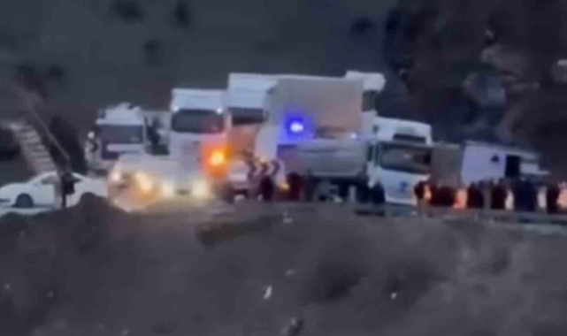 Siirt'te tır devrildi: 3 yaralı