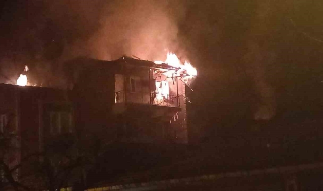 Sındırgı'da çıkan yangında ev kullanılmaz hale geldi