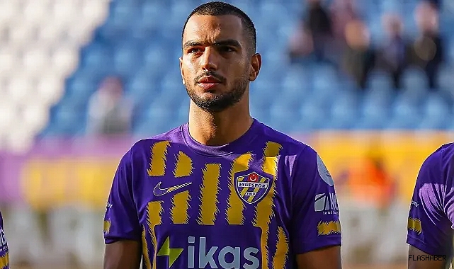 Sinoplu futbolcu göz doldurdu