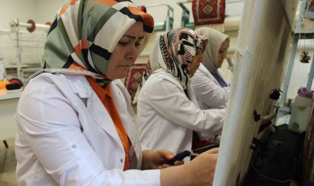 Sivas'ın asırlık kilimleri yeniden hayat buluyor
