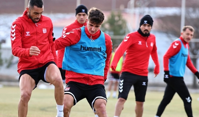 Sivasspor teknik direktörsüz çalıştı