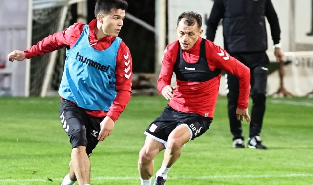 Sivasspor'un Antalya kampı başladı
