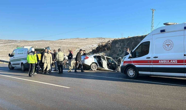 Siverek'te duvara çarpan otomobilin sürücüsü hayatını kaybetti