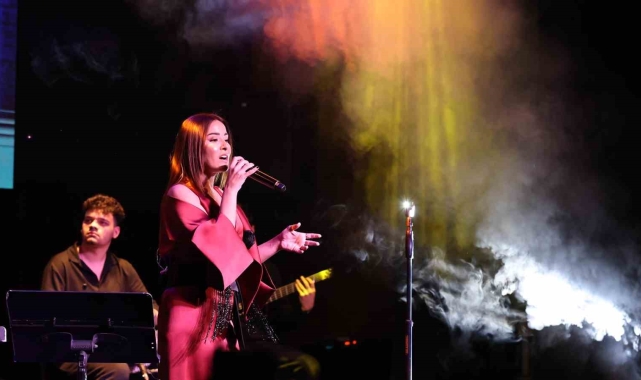 Sultangazi Belediyesi'nden Hilal Altın konseri