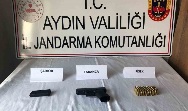 Şüphe üzerine durdurulan araçta silah ele geçirildi