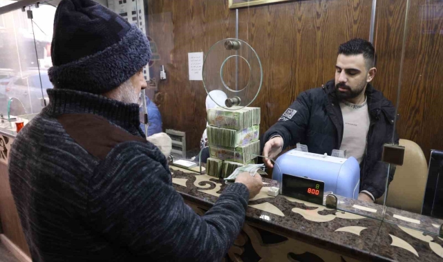Suriyeliler çuvallar dolusu para götürüp cep dolduracak kadar döviz alıyor