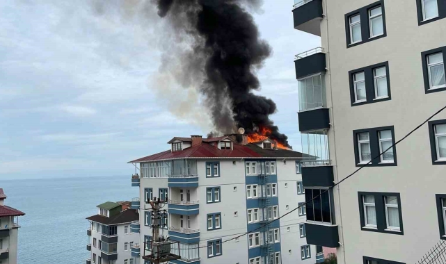 Sürmene'de çatı yangını korkuttu