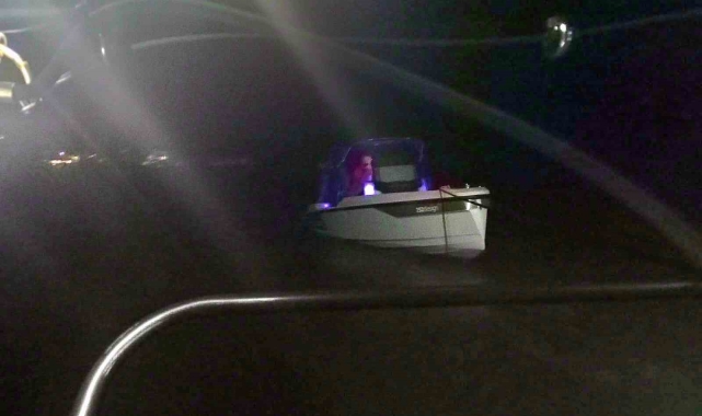 Sürüklenen 6 metrelik tekneyi Kıyı Emniyet ekipleri kurtardı