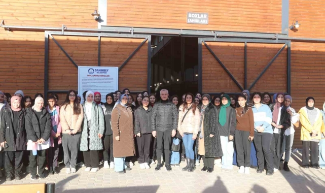 Tahmazoğlu, Şahinbey Geleneksel Spor Merkezi'nde gençlerle buluştu