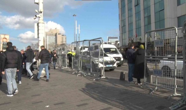 Taksim Meydanı demir bariyerlerle kapatıldı
