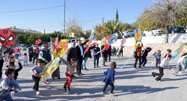 Tarsus'ta 'Uçurtma Şenliği' renkli görüntülere sahne oldu