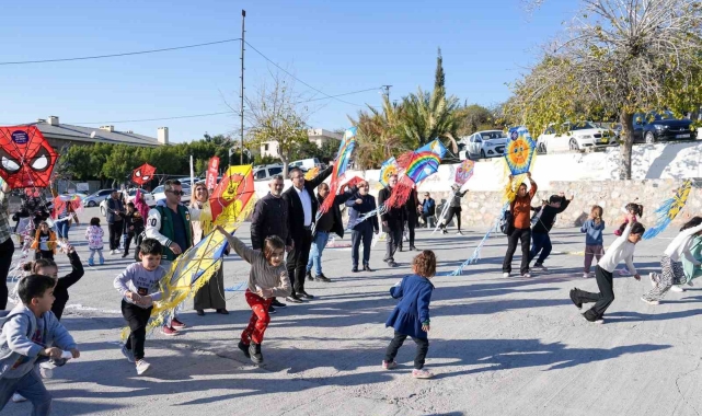 Tarsus'ta 'Uçurtma Şenliği' renkli görüntülere sahne oldu